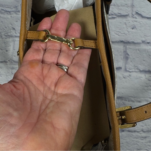 Michael Kors Met Center Stripe Carryall Tote in Vanilla/Gold - Picture 6 of 12